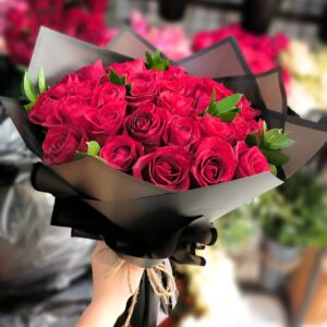 باقة زهور  احمر  غلق اسود